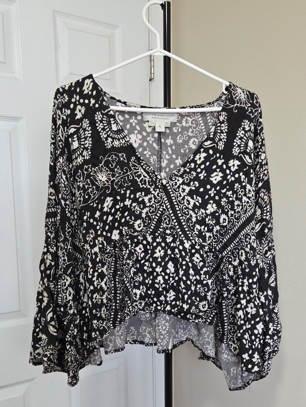 saltwater LUXE Black & White Floral Bandana V-Neck Tunic Top